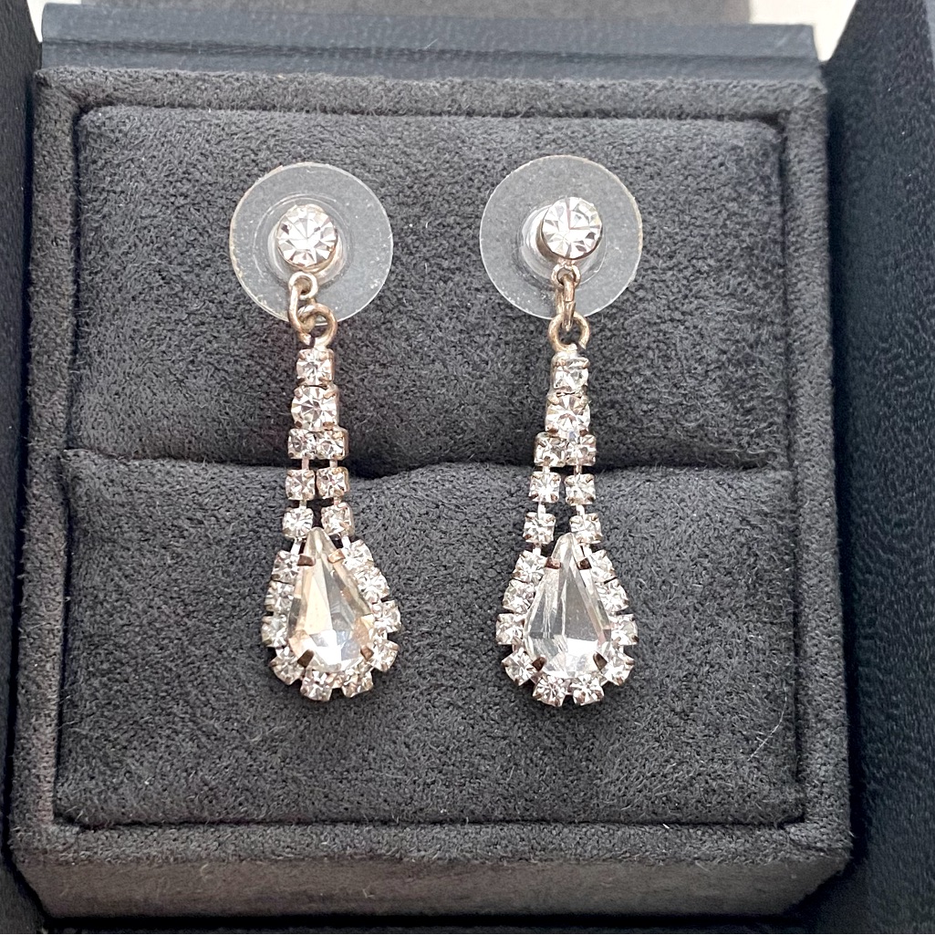 Beautiful Rhinestone Drop Earrings - In Perfect Condition 9$